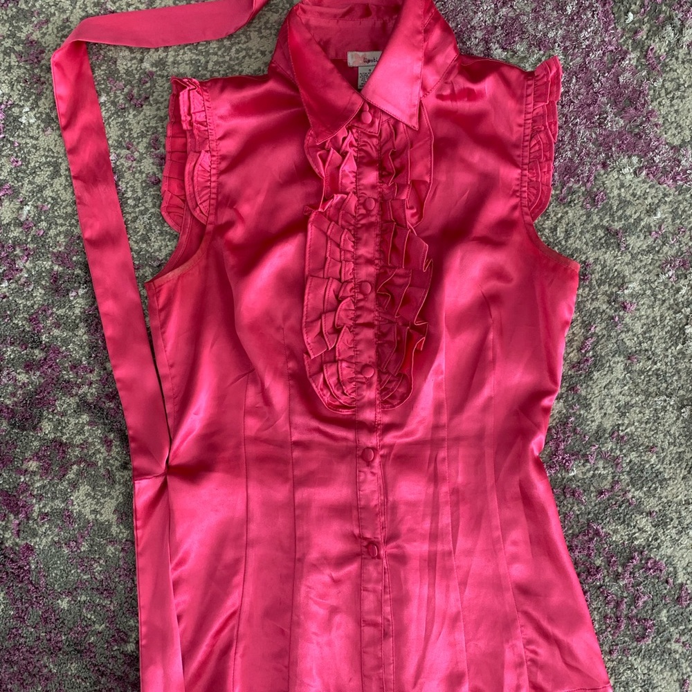 pink ruffled sleeveless